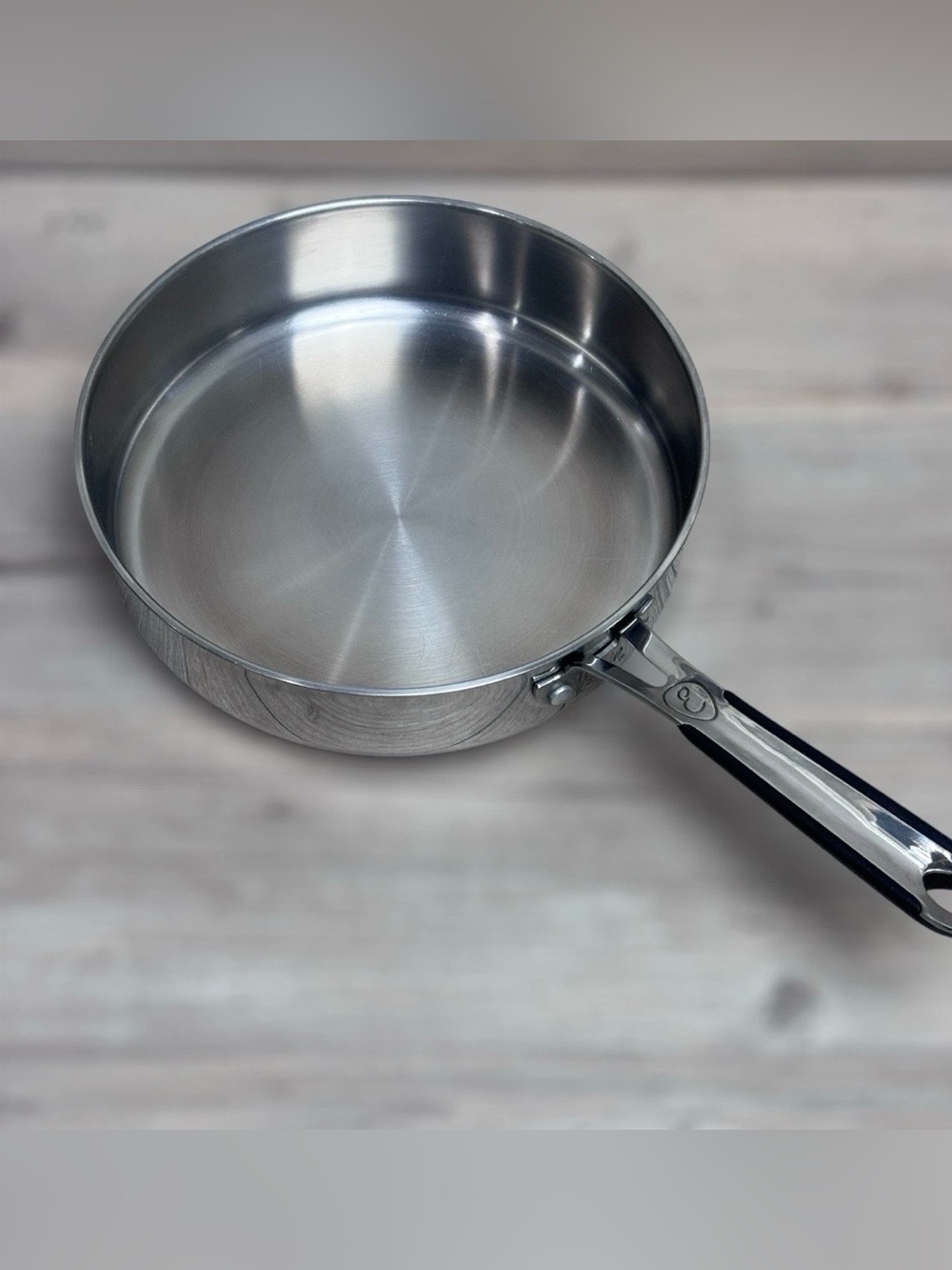 Emeril Stainless Steel 10" 3 QT
Sauté Fry Pan with silicone grip Preowned